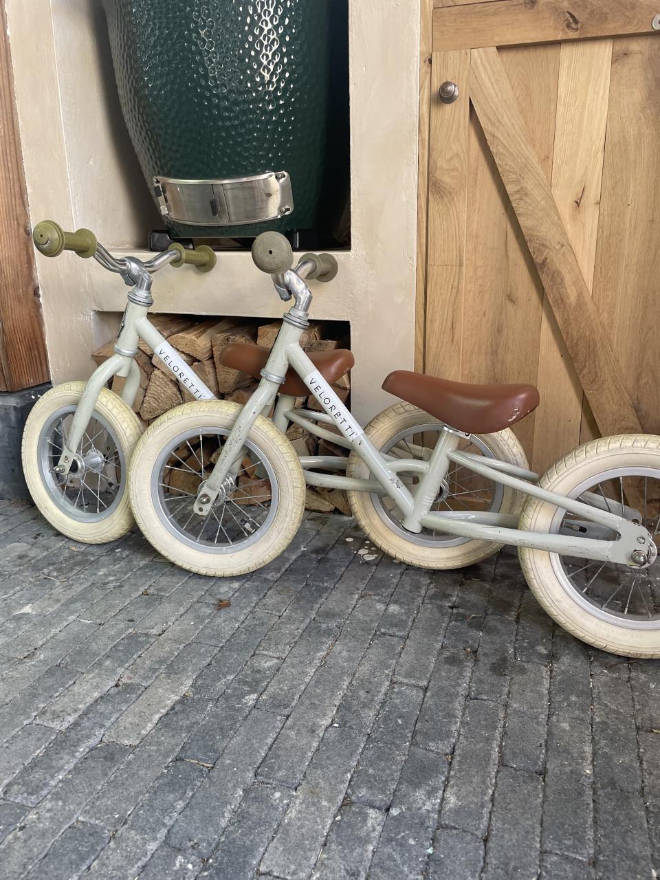 Twee veloretti loopfietsjes