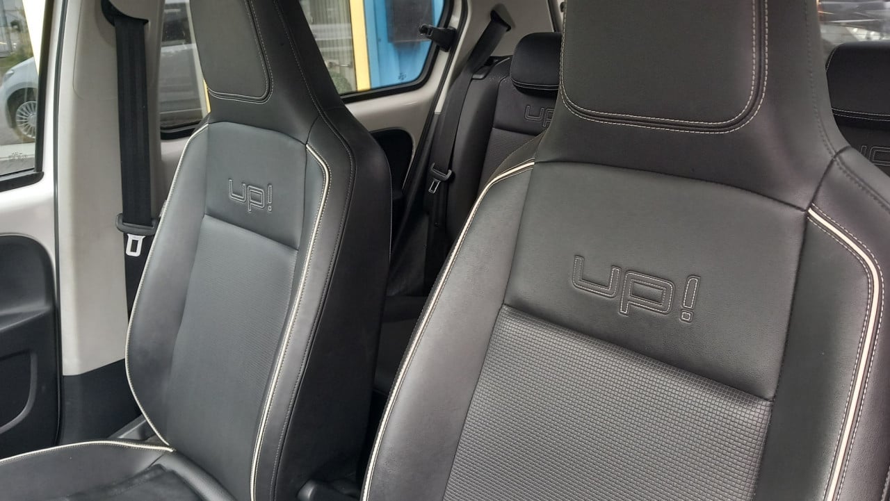 Volkswagen UP 1.0 high up! BleuMotion 5drs bj:2013 airco-panoramadak !!