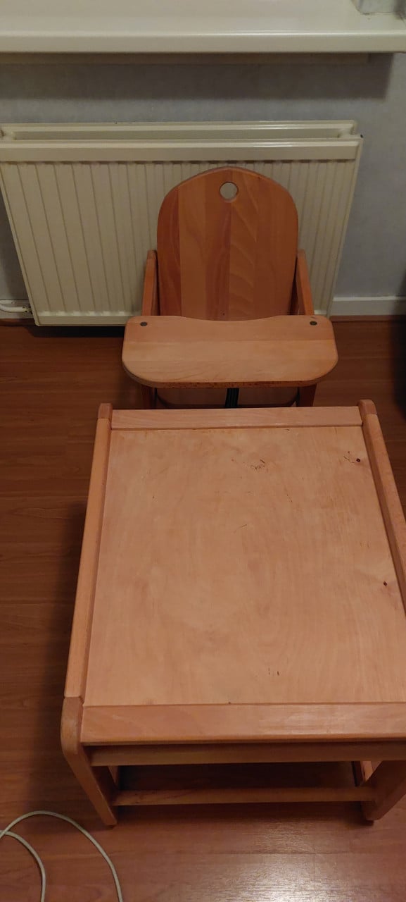 Kinderstoel om te bouwen tot tafel met stoel