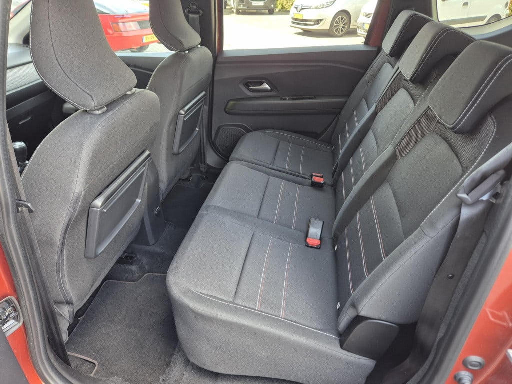 Dacia Jogger tce 110 extreme 5p. all season banden, camera, climate, apple/