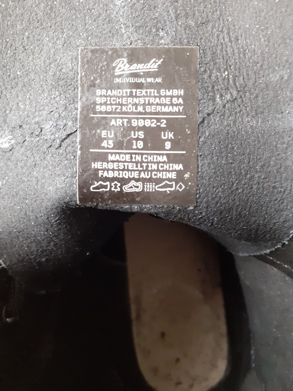 Hoge zwarte schoenen