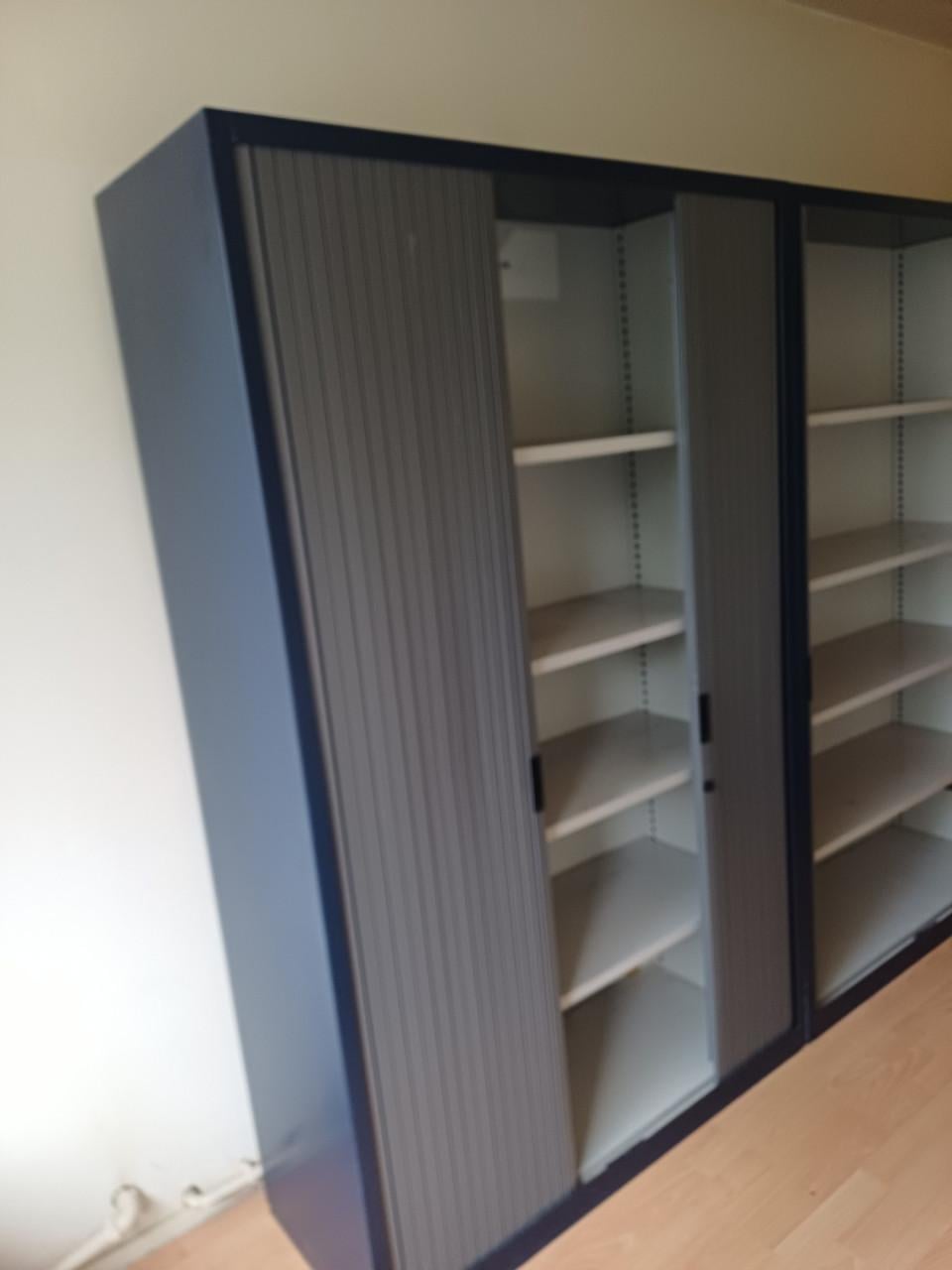 2 x roldeurkast... samen 120 euro  (Koopje)