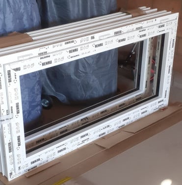 Kunststof Raamkozijn SplinterNieuw! B 150 x H 75 Merk Rehau