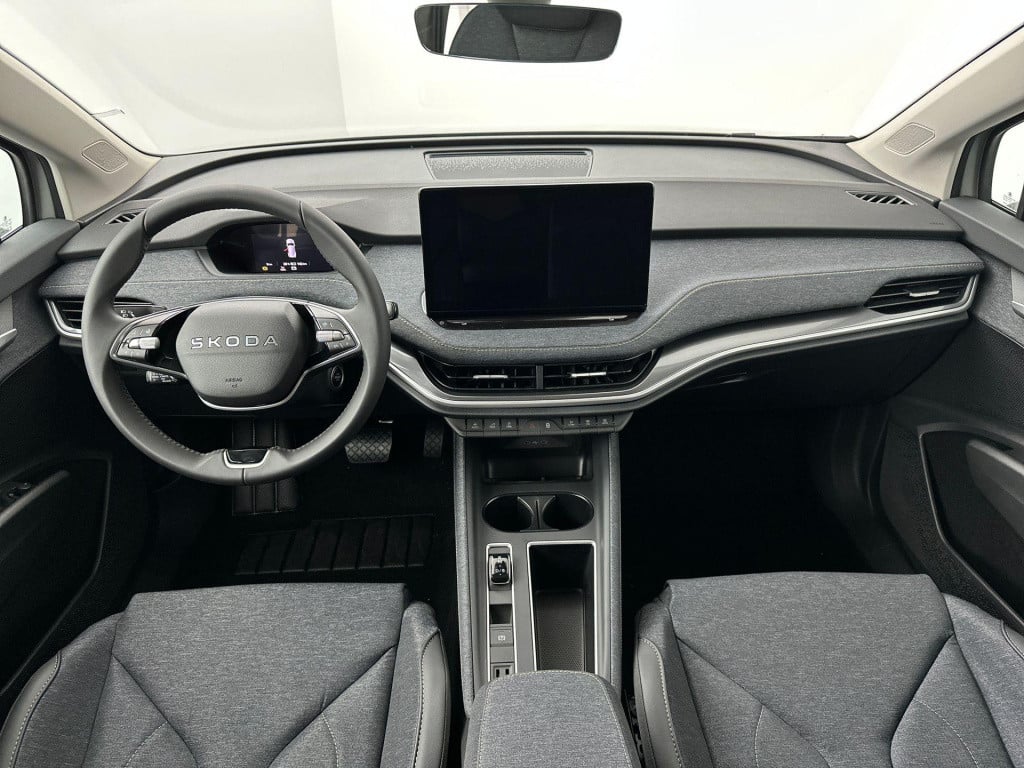 Skoda Elroq business edition tour elektromotor 210 kw / 286 pk
