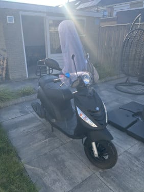 Piaggio zip 25km scooter