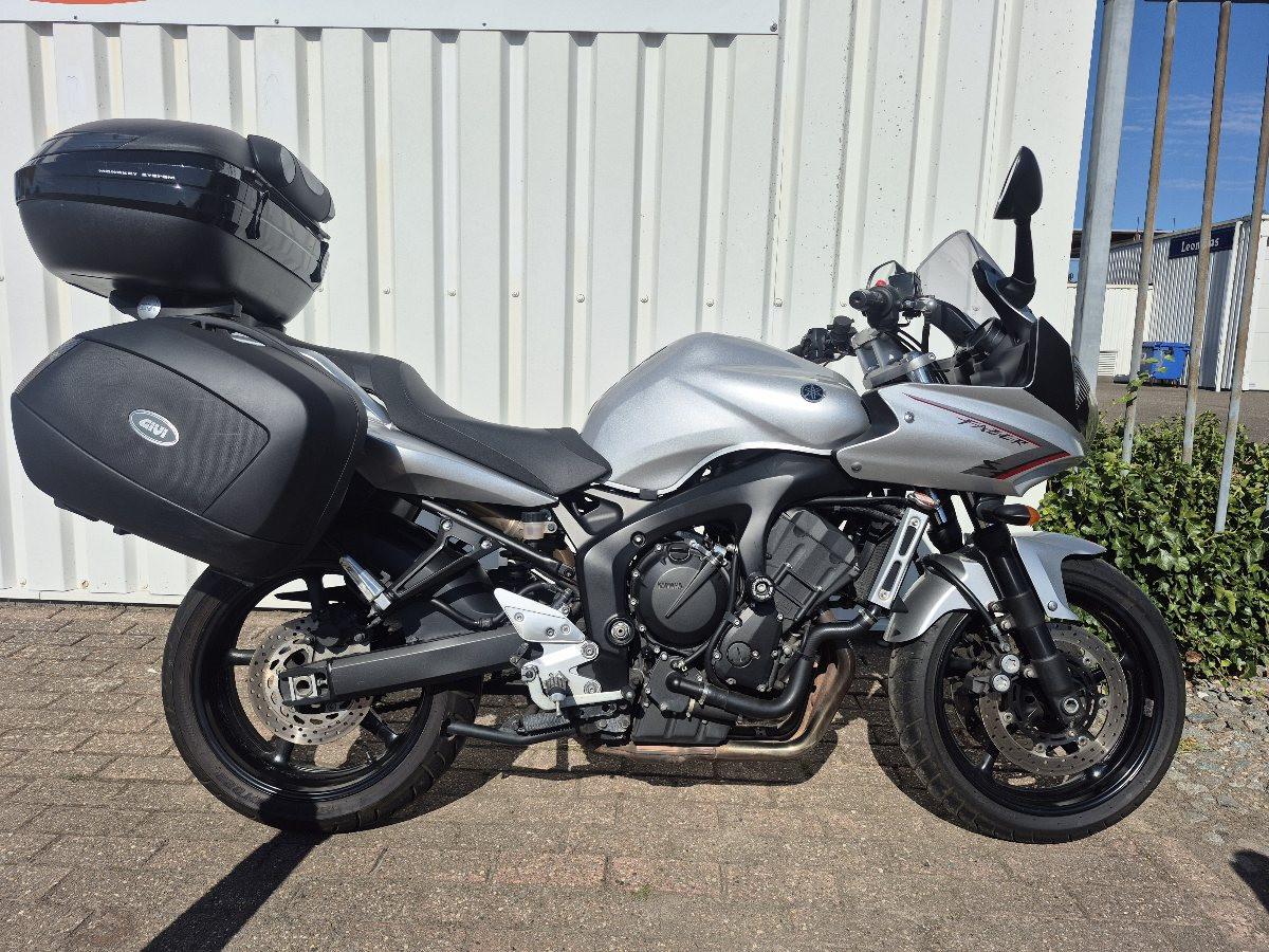 Yamaha Fazer FZ6-S uit 2010, sportieve toermotor met weinig Km