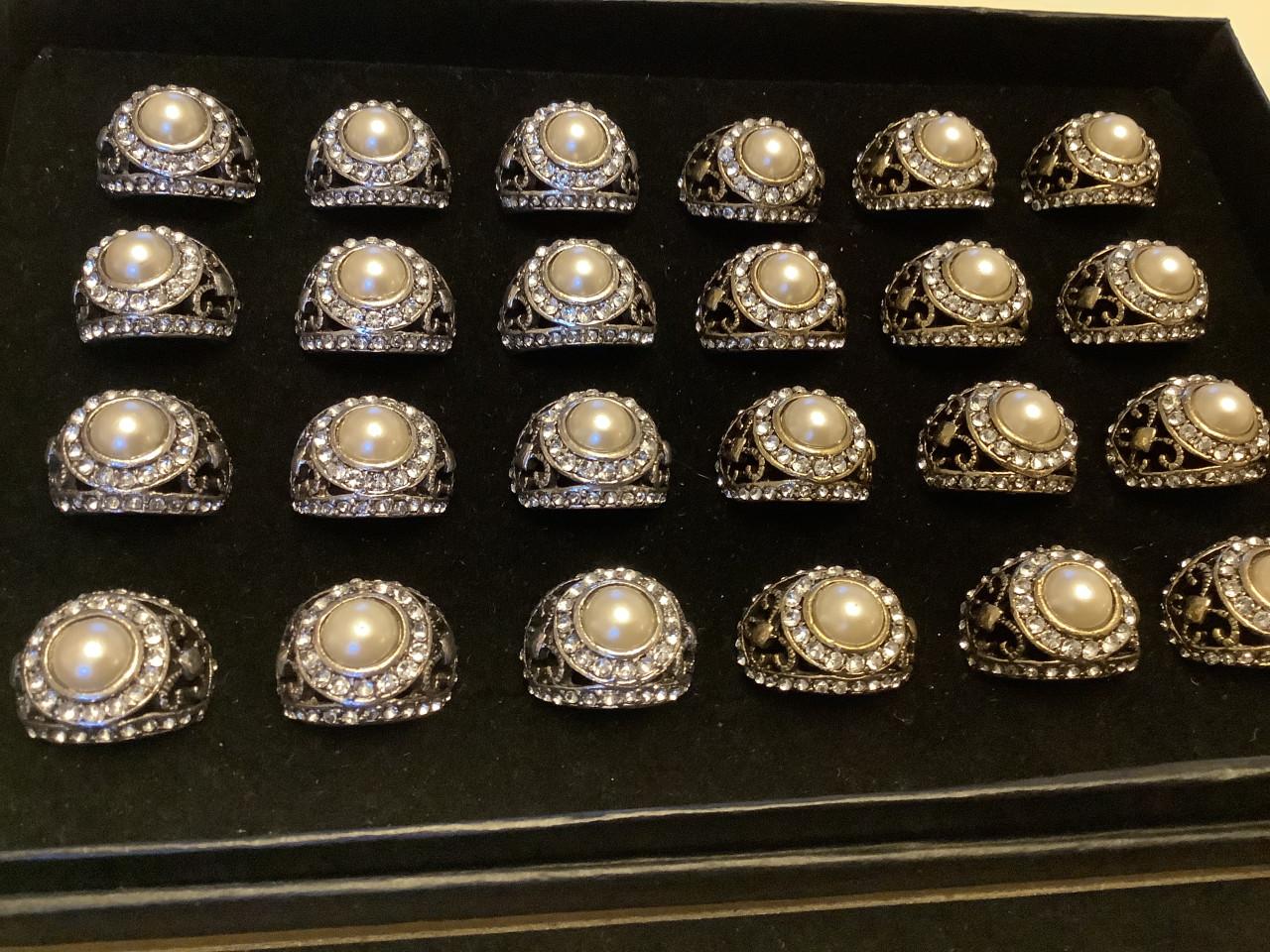 Partij mooie ringen.  Actie, Actie, Actie.  (Partij 48)