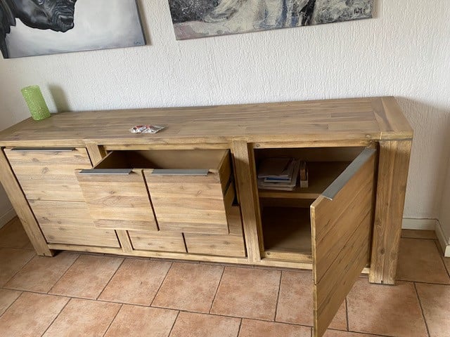 Diverse meubels, eettafel, salontafel, staande kast, tv meubel en dressoir
