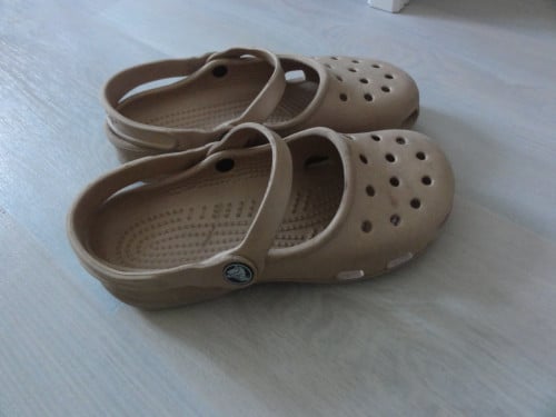 Crocs beige/taupe maat 2/4 ( 33/34 )