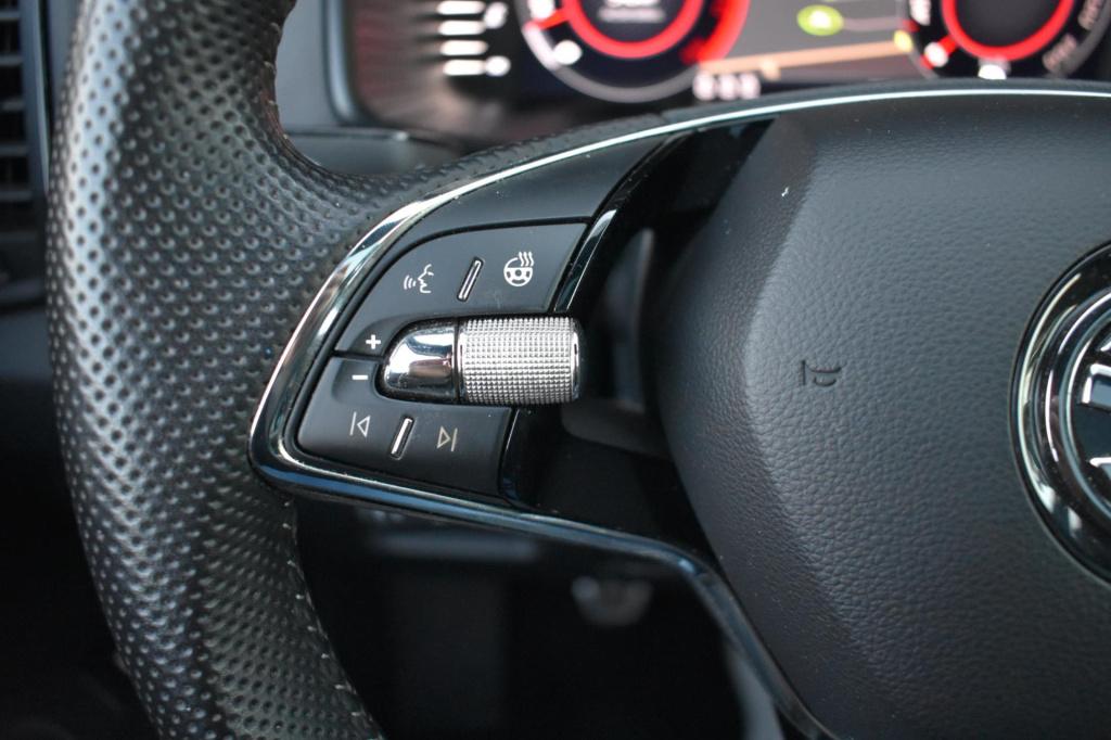 Skoda Karoq 1.5 tsi act sportline mj21 | trekhaak | pano | apple carplay | 