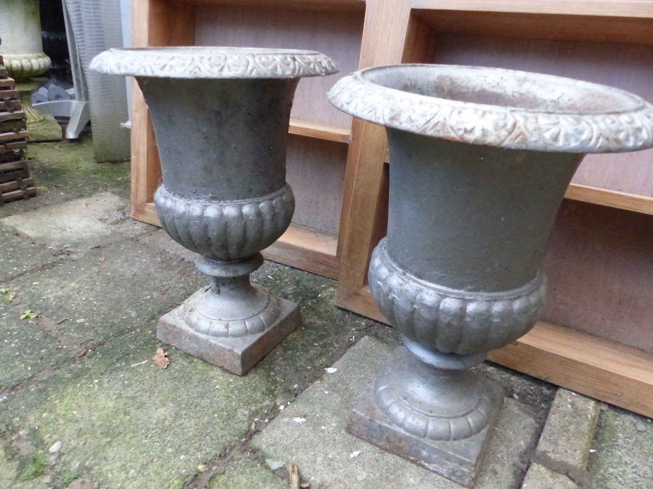 Franse vaas tuinvaas gietijzer zilver 45 cm hoog 2 stuks