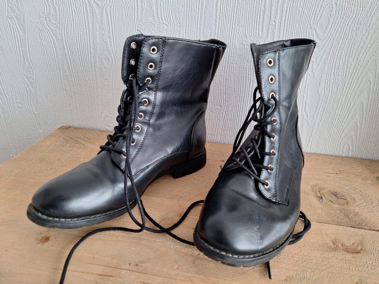 Korte laarsjes maat 40