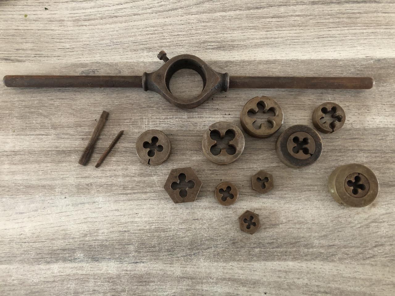 Oude vintage tap- en draadset