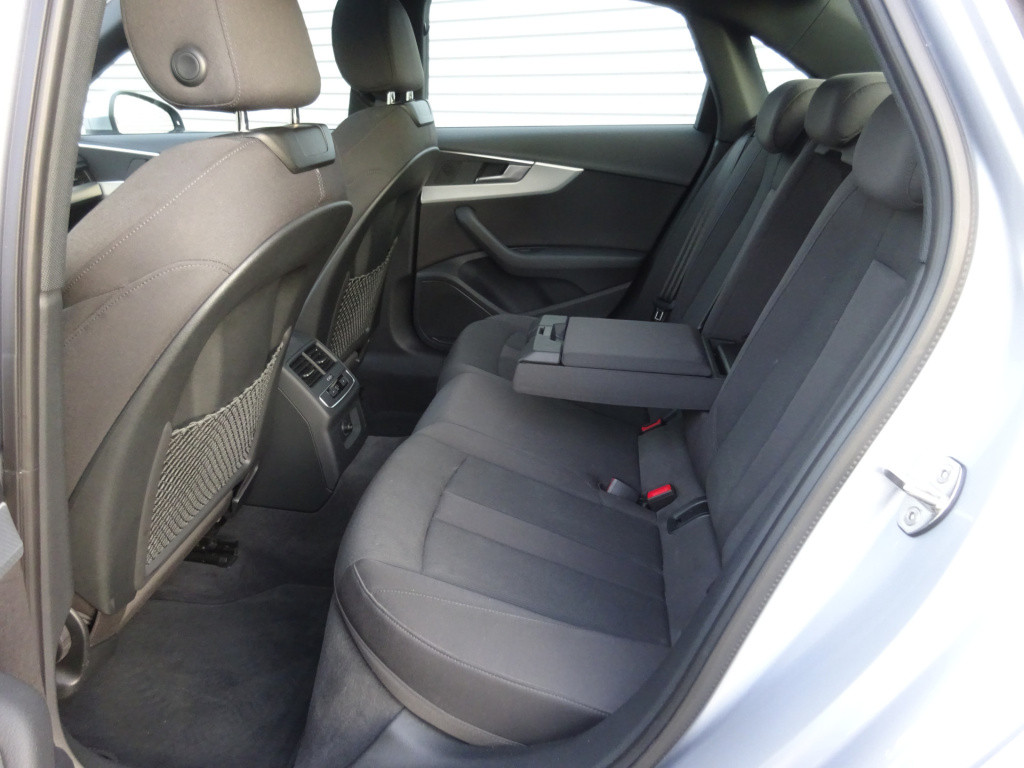 Audi A4 limousine 35 tfsi sport lease edition schuifdak climate / cruise co