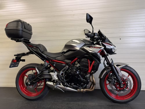Jonge Kawasaki Z650 slechts 1400km bj 2023!