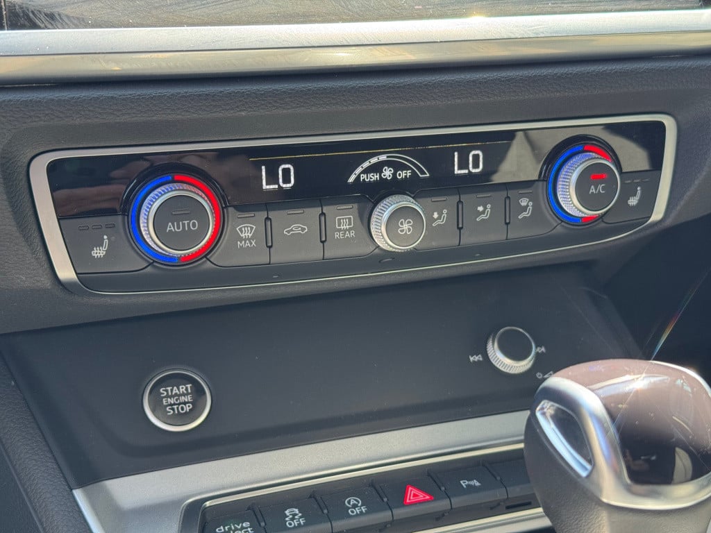 Audi Q3 35 tfsi advanced * matrix led * keyless * trekhaak