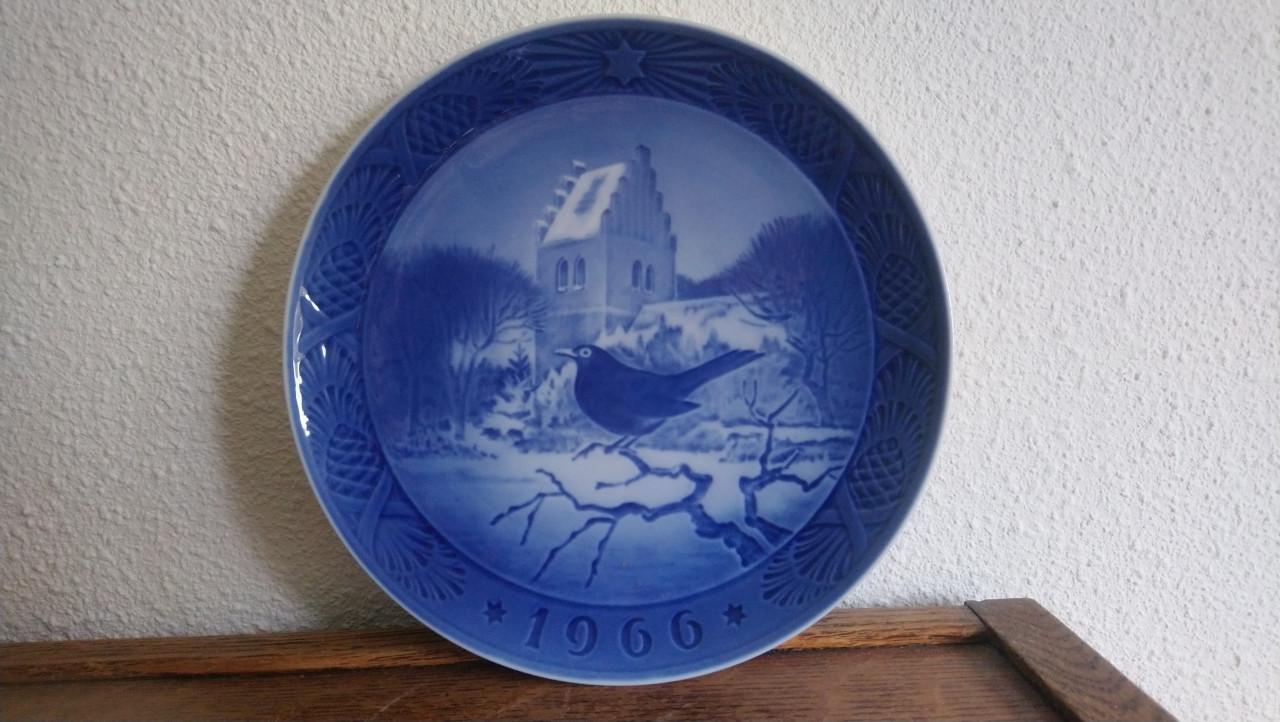 Royal Copenhagen wandbord kerst 1966 Blackbird at Christmas Time