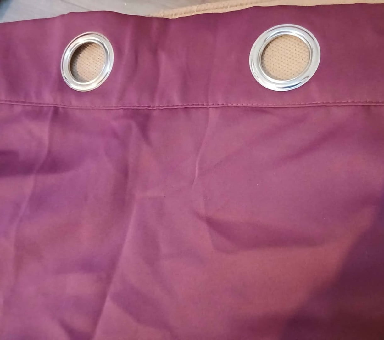 Gloednieuwe bordeauxrode overgordijnen 2 stuks voor €15