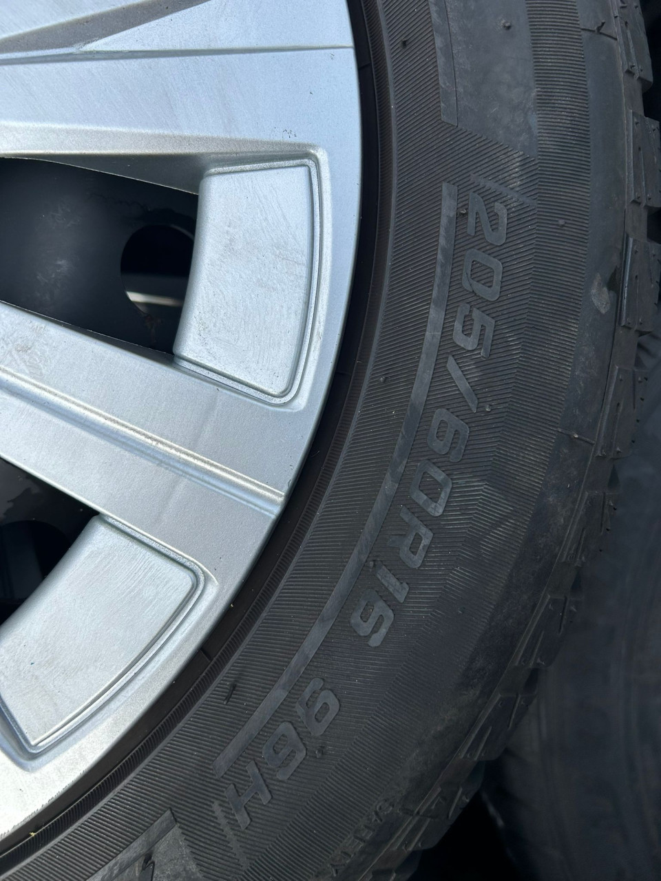 STALEN VELGEN MET WIELDOPPEN EN VREDESTEIN WINTRACXTREM S BANDEN