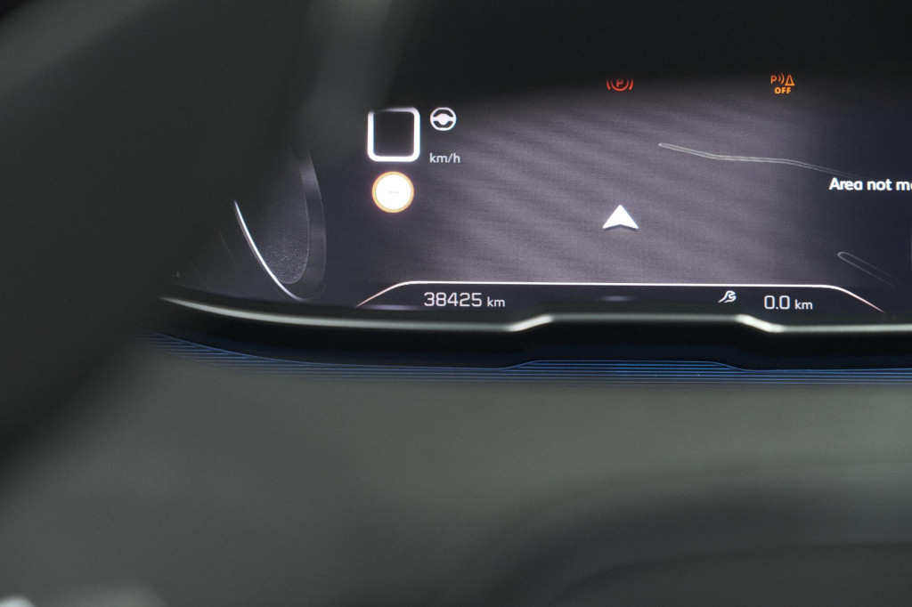 Peugeot 5008 hybrid 136 e-dcs6 gt | camera | dodehoekdetectie | navigatie |