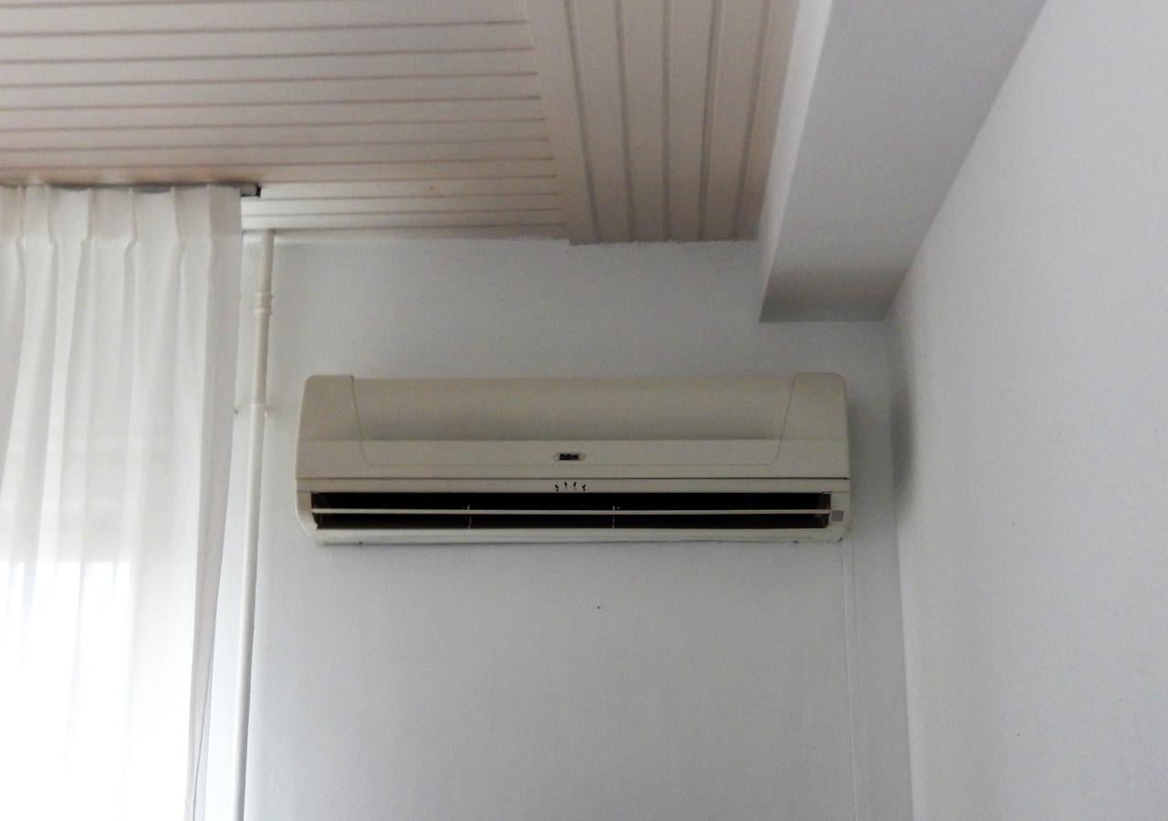 Split airco binnen en buiten met afstandsbediening