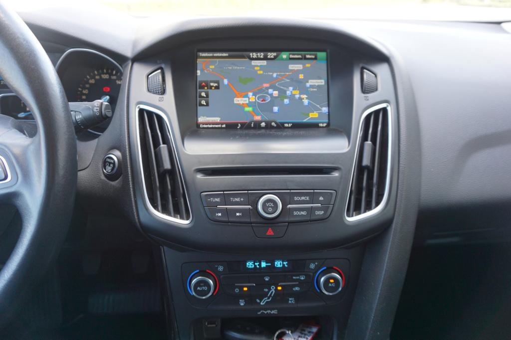 Ford Focus wagon 1.0 titanium edition climate / navi / cruise / parkeers. /