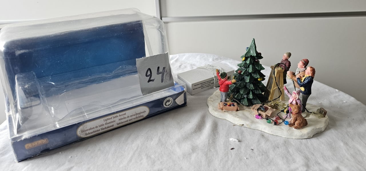 Compleet Kerstdorp met accessoires (advertentie 2 van 3)