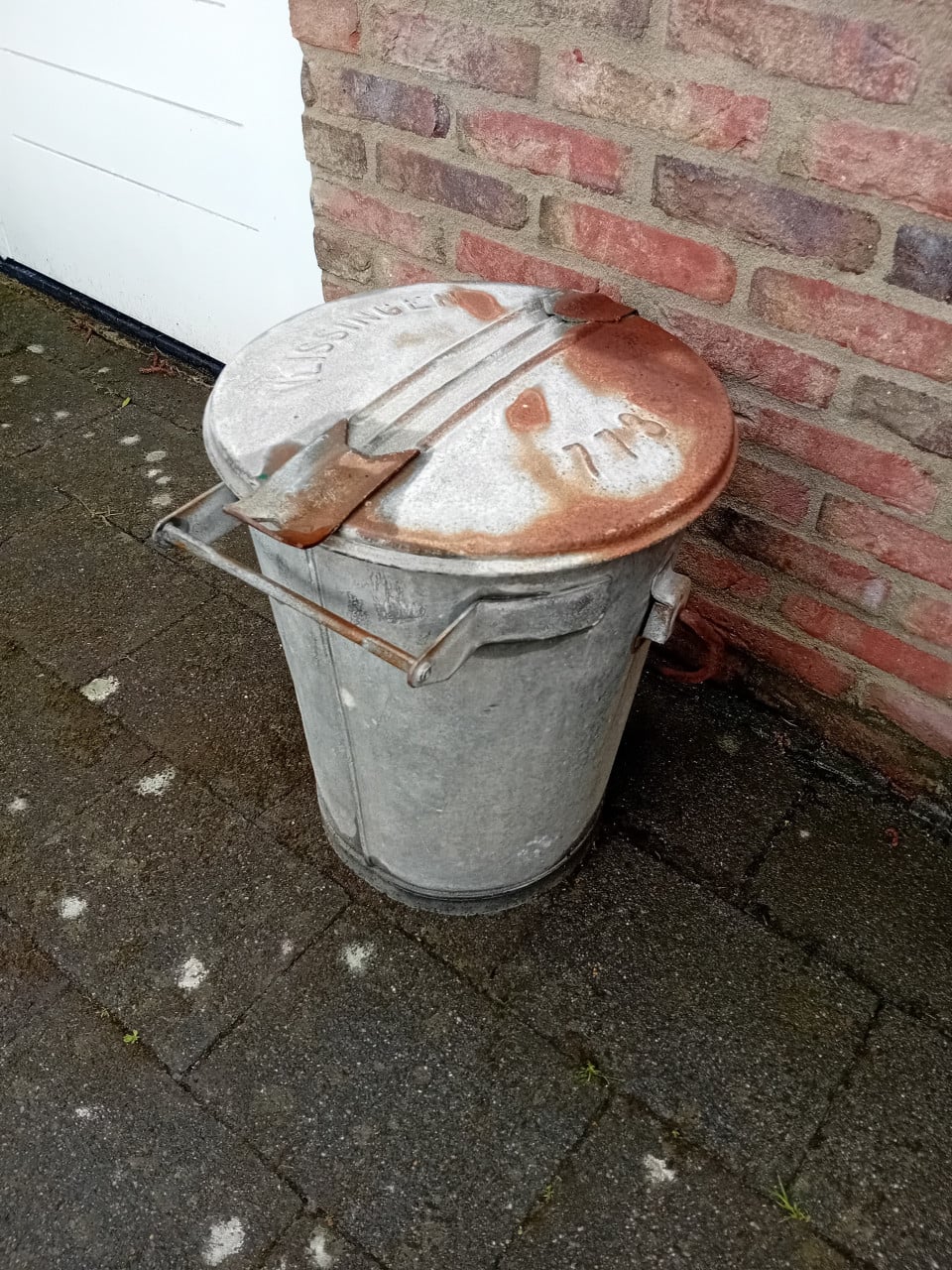 Zinken vuilnis emmer Vlissingen