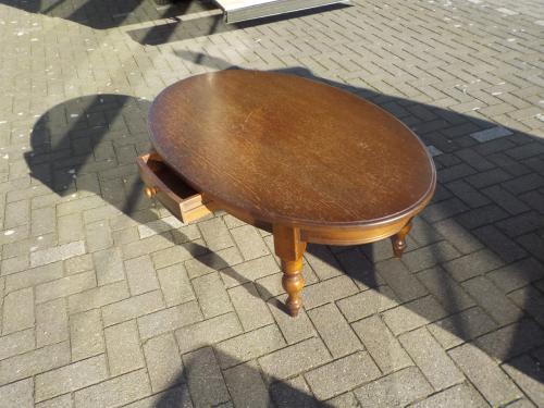 Mooie kwaliteit ( kale ) eiken salontafel met lade .