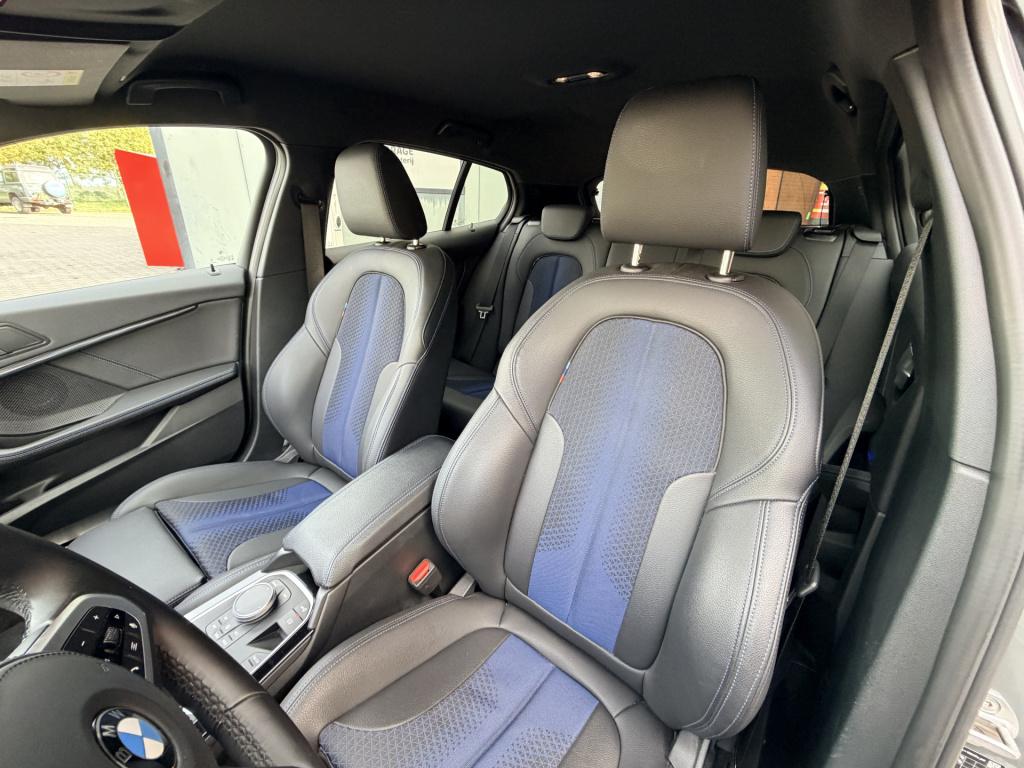 BMW 1 Serie 118i m-sport | carplay | parkeer sensoren | dab | cruise contro
