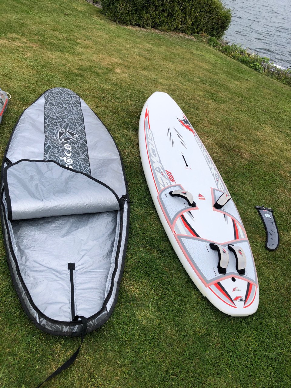 Mooie windsurf set compleet, 2 zeilen.