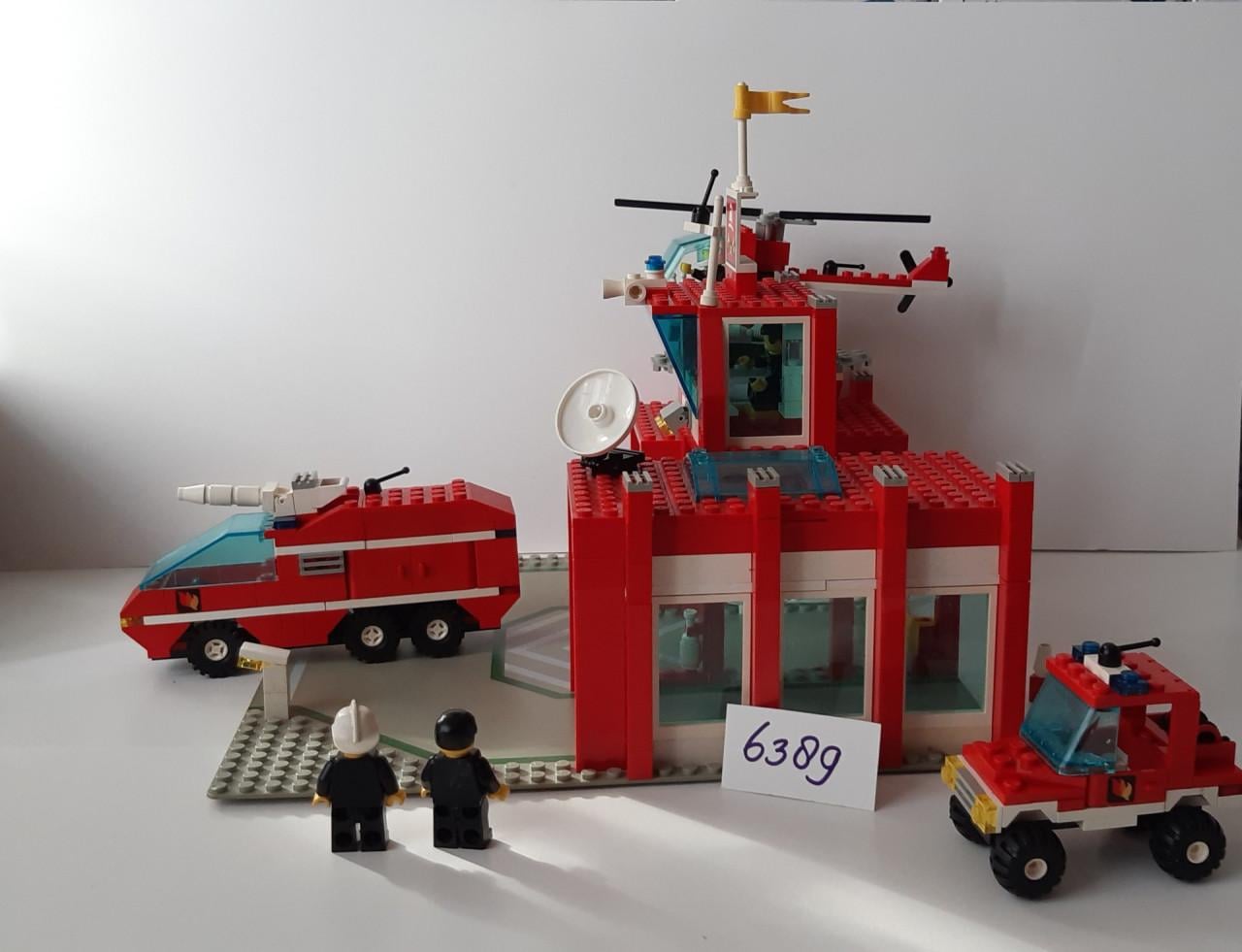 Lego Classic Town 6389: brandweerkazerne + heli, spuitwagen, brandweerauto
