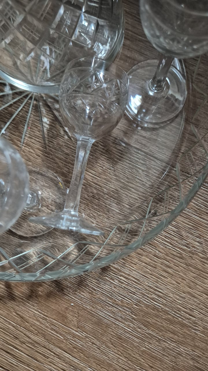 Glazen karaf met 6 glaasjes