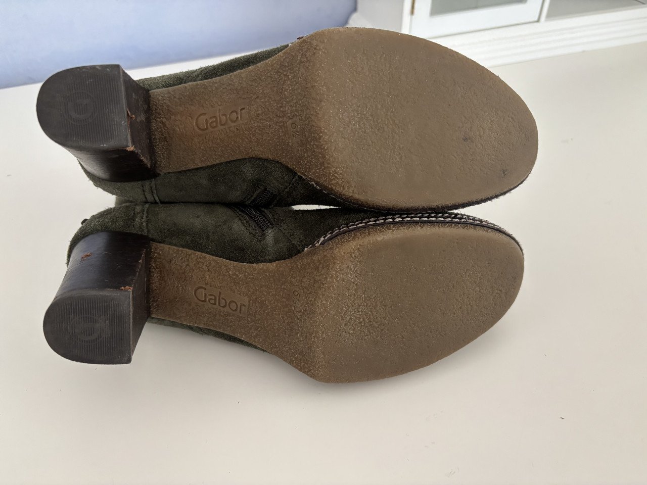 Suede enkellaarsjes Gabor