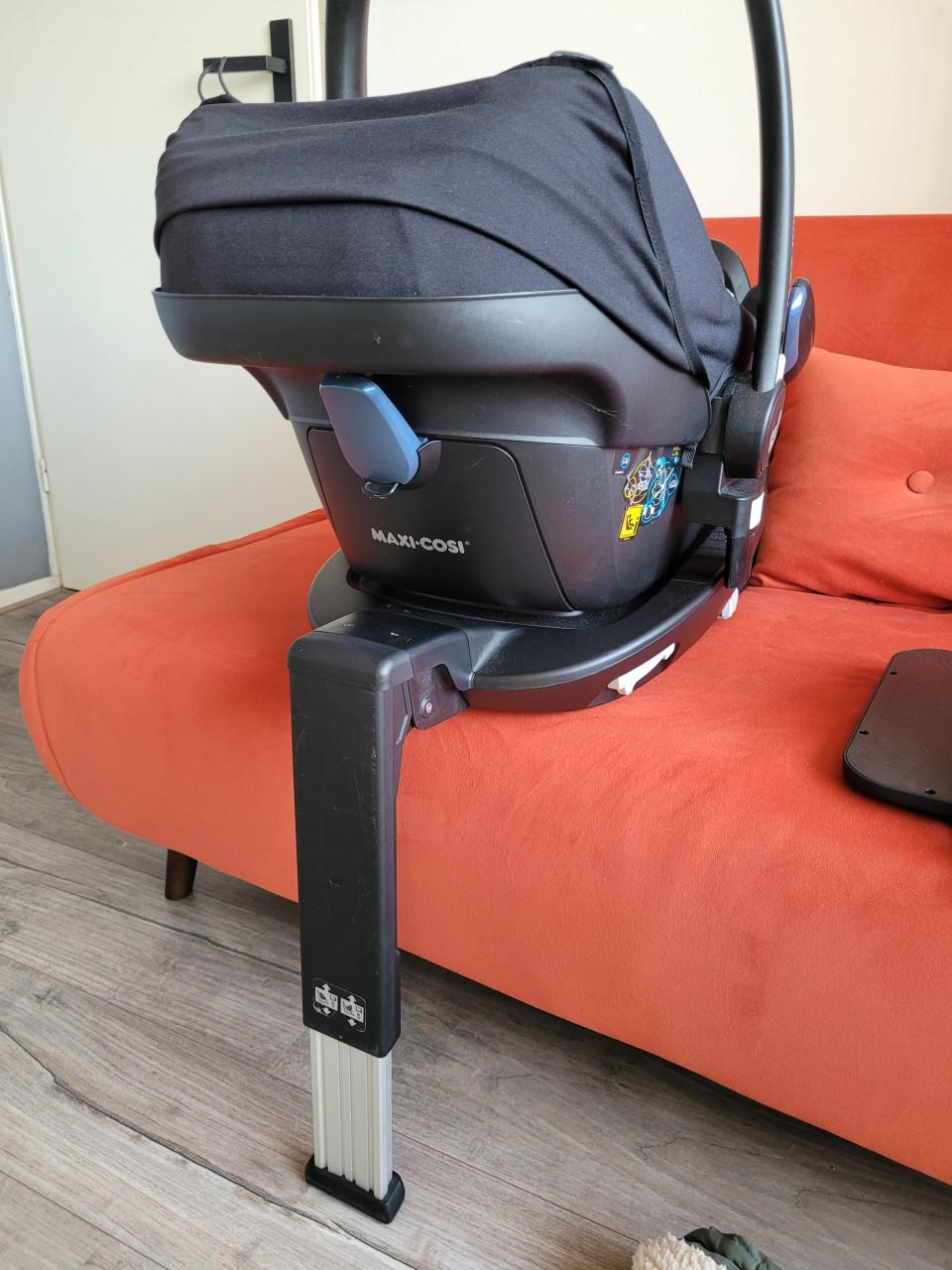 Maxi Cosi Rock + Isofix base Familyfix 2