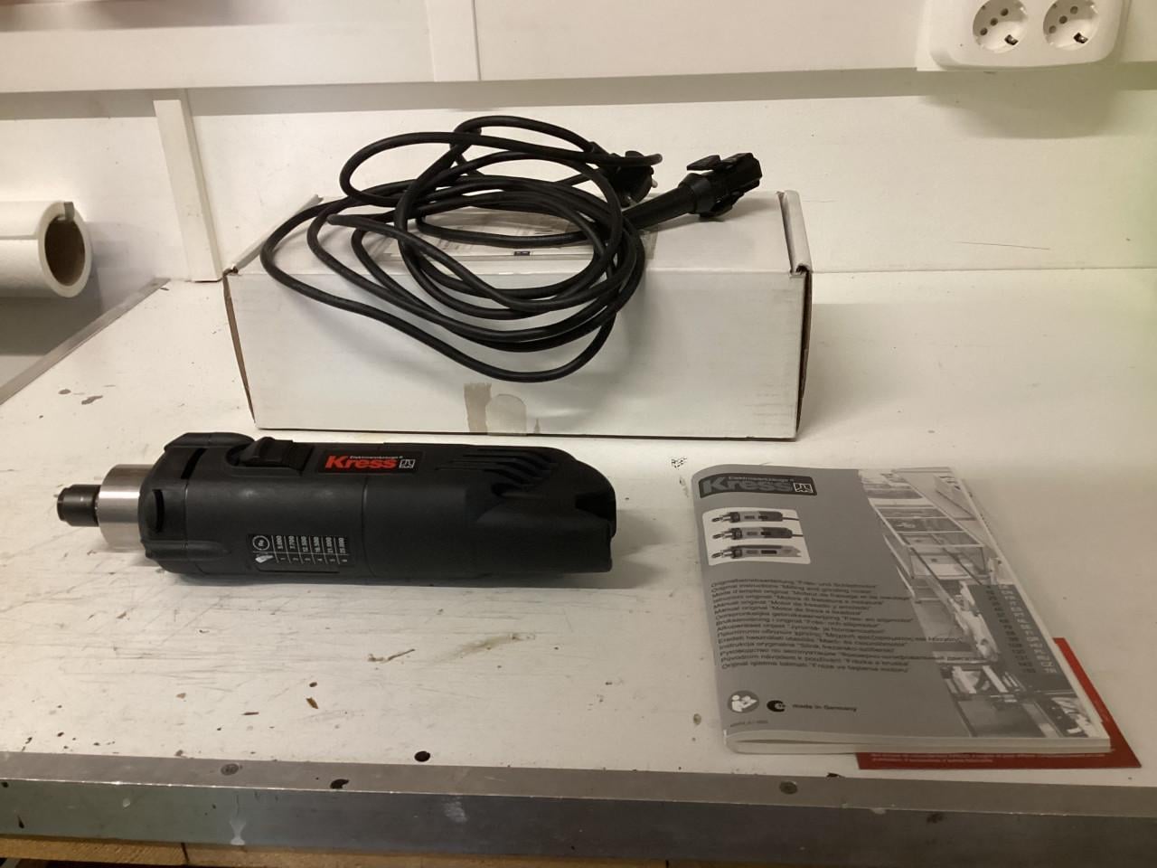 Freesmotor met onderstel