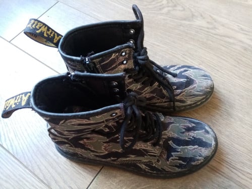 Dr. Martens met camouflage print, maat 34