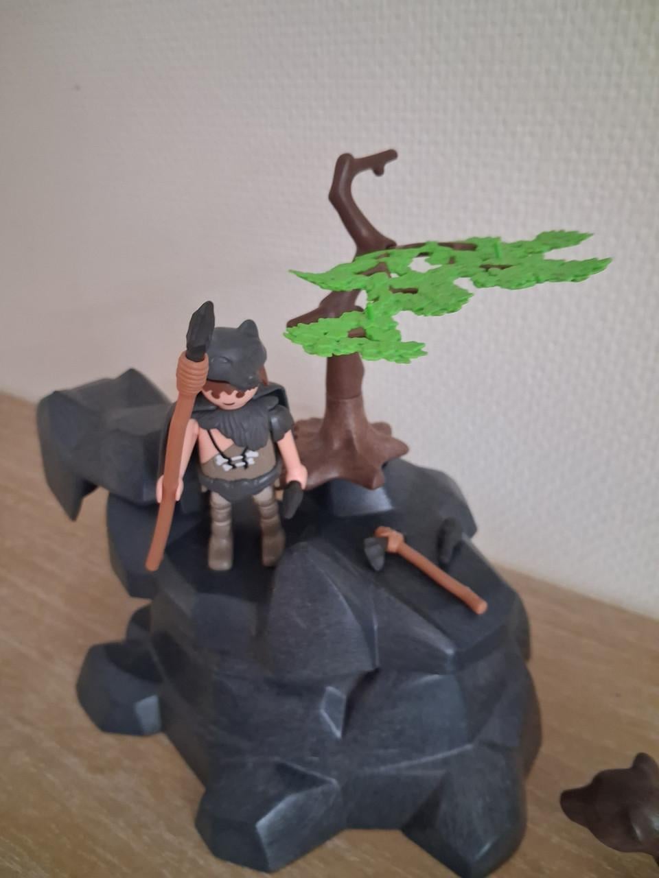 Playmobil grotbewoner met beer en bot bij grot set 5103