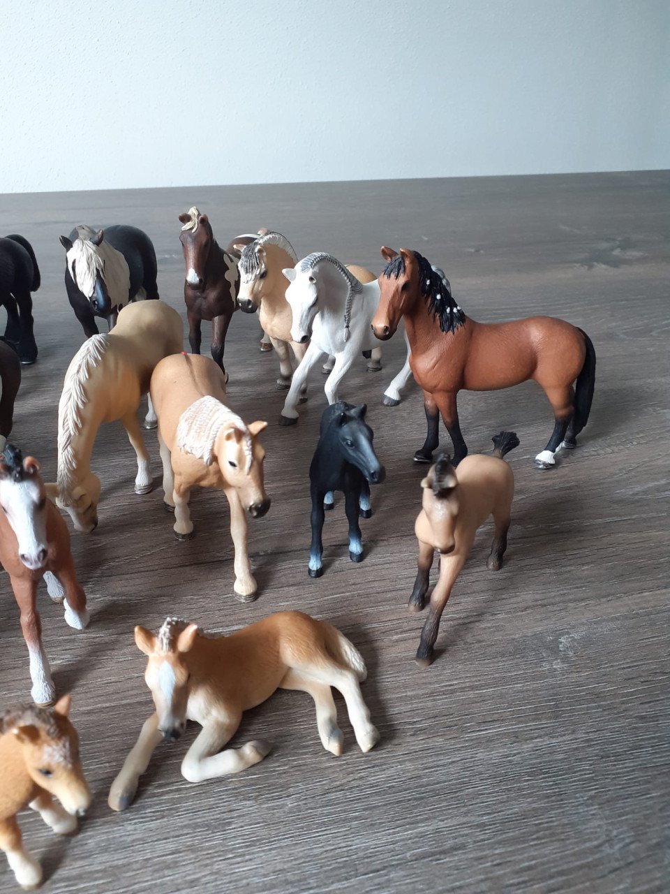 32 Schleich paarden