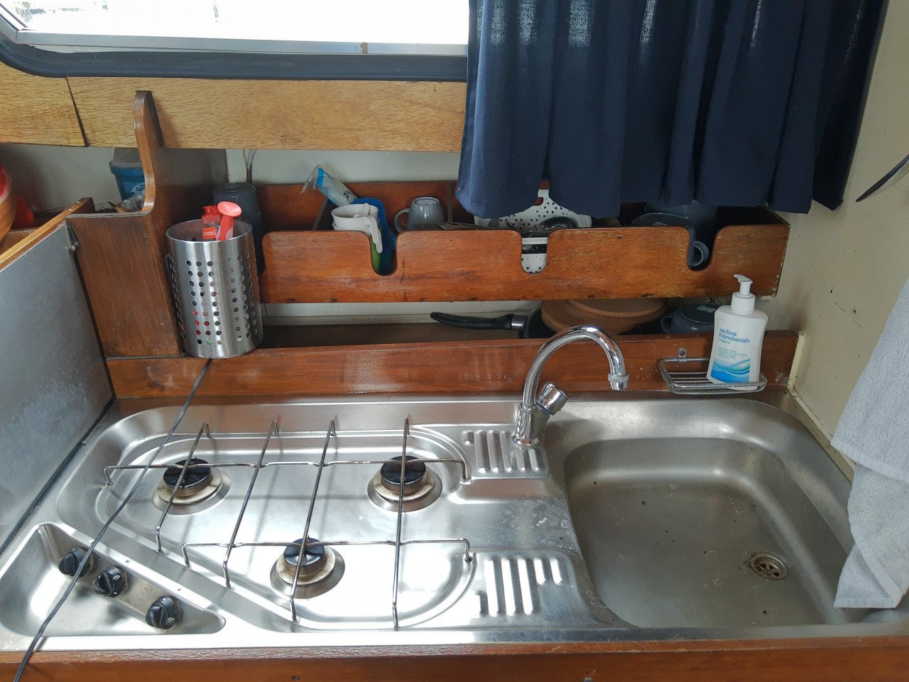 Stoere Eista motorboot – vaarklaar en compleet. Klaar voor avontuur!