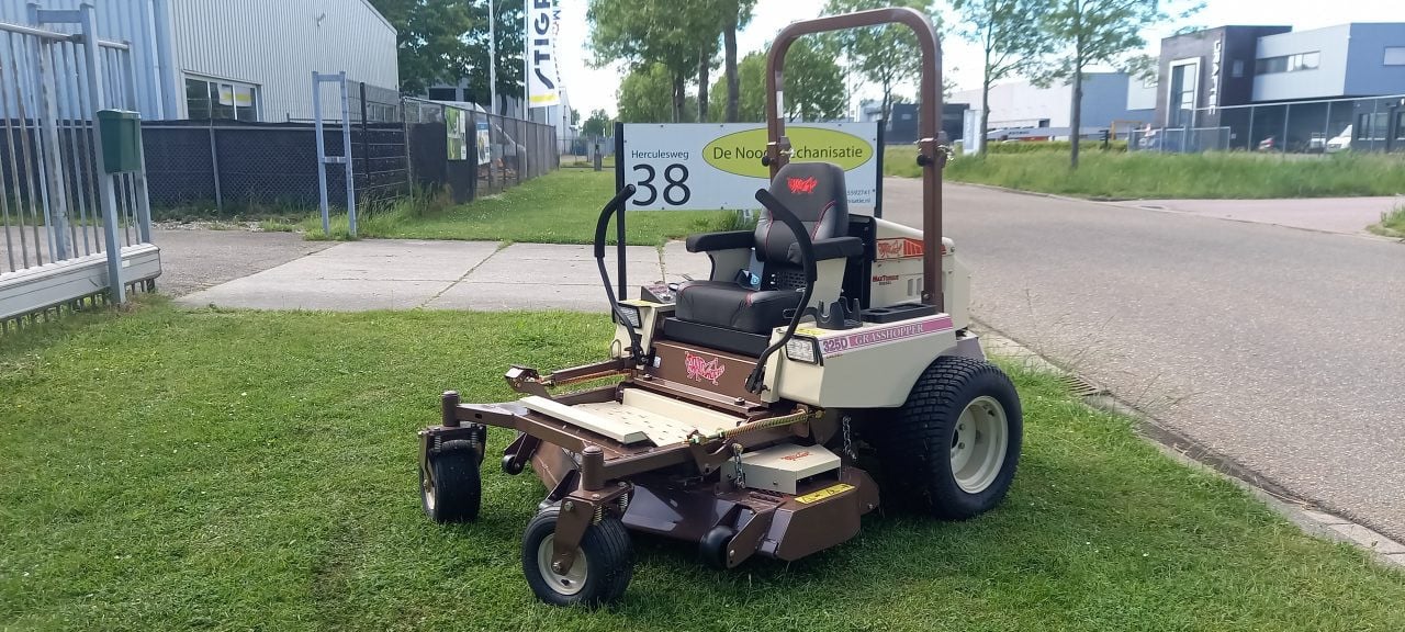 Grasshopper 325d-52 zij lossend/mulch