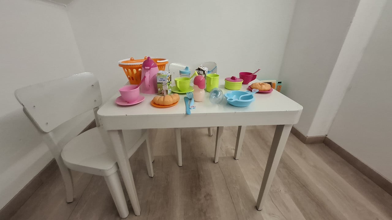 Tafel met 2 stoelen