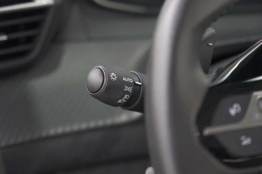Peugeot 208 1.2 hybrid 110 e-dcs6 style | parkeersensoren | apple carplay |
