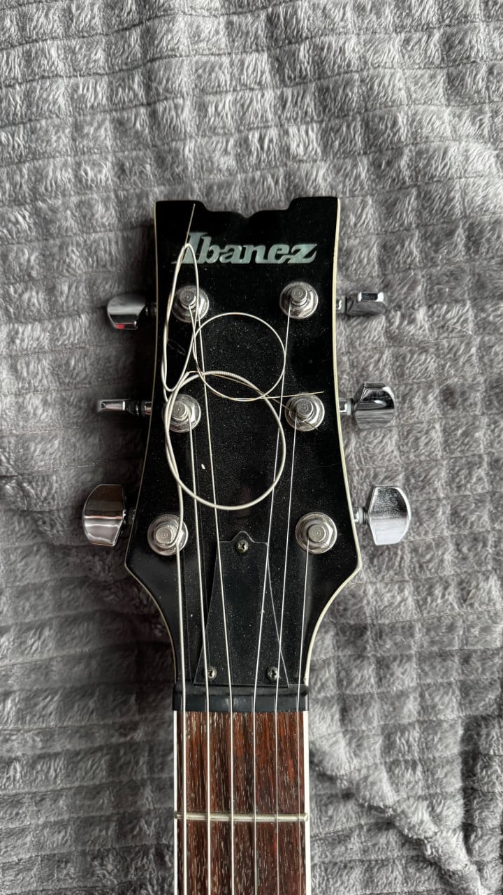 Ibanez AX32