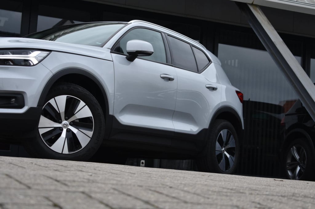 Volvo XC40 1.5 t3 momentum pro | pano | camera | apple carplay | android au