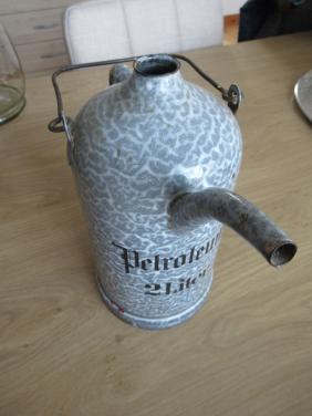 Petroleumkan 2 liter, email.