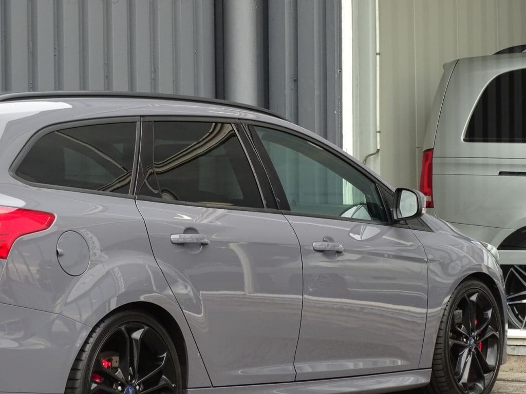Ford Focus wagon 2.0 st-3 250pk | camera | recaro | 19"