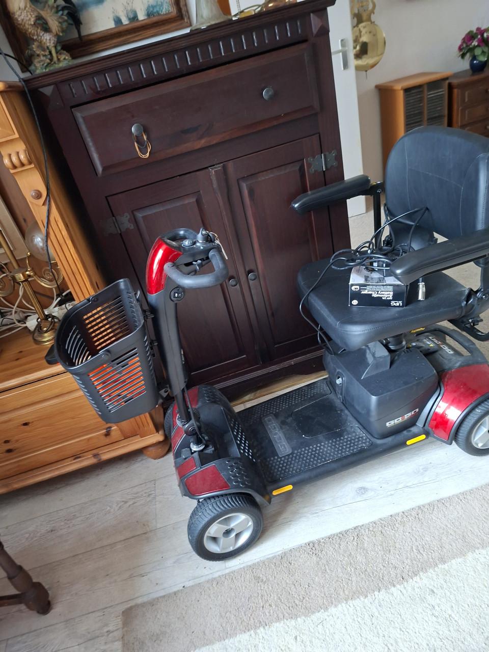 Scootmobiel in klapbaar ken in ierde auto