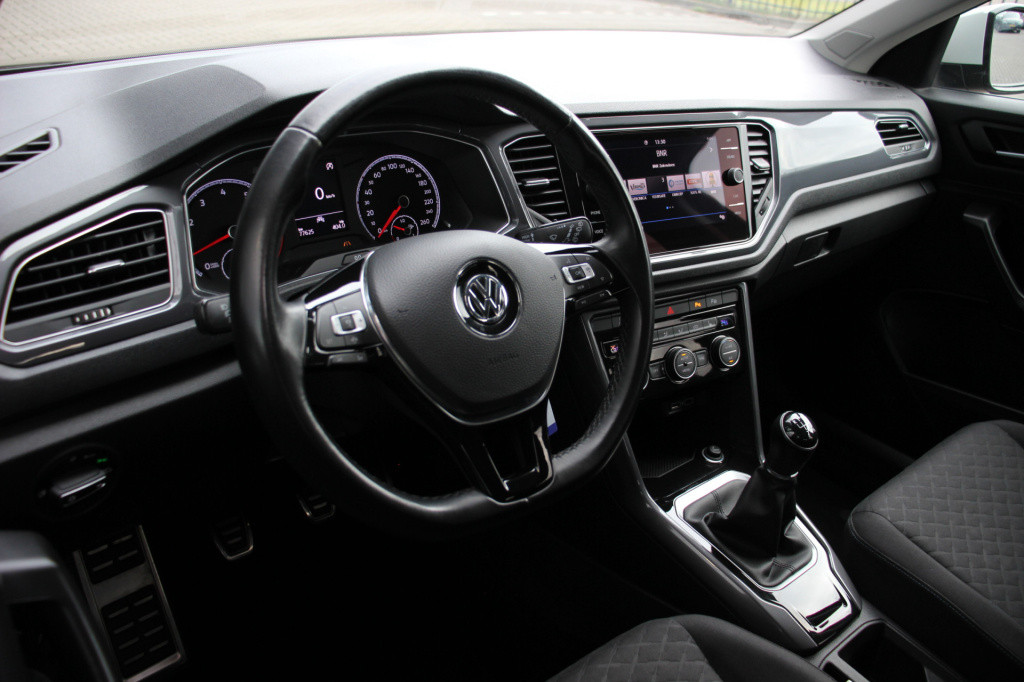 Volkswagen T-roc 1.5 tsi sport | acc | stoelverwarming | carplay |
