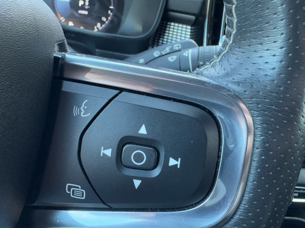 Volvo XC40 1.5 t4 recharge r-design